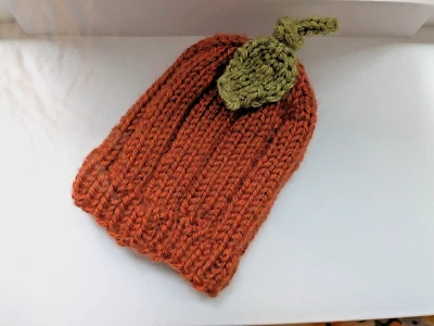 Gorro preemie malha abóbora feito à mão laranja verde - Imagem 1 de 2