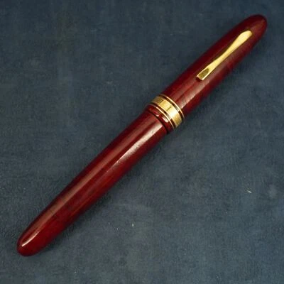 Pluma Estilográfica Omas Ogiva Amerigo Vespucci con Plumín 18k Talla M, Barril/Cuerpo de Madera de Brezo Foto 1 de 4