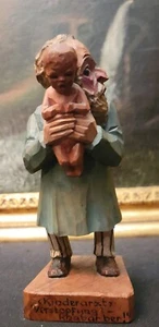 Handgeschnitzt German Wood Carved Traditional Doctor And Baby - Picture 1 of 5