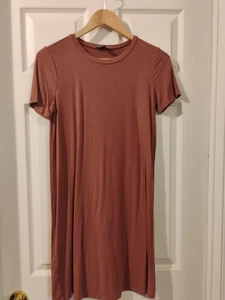 Vestido camiseta Express para mujer color liso manga corta marrón pequeño - Imagen 1 de 4