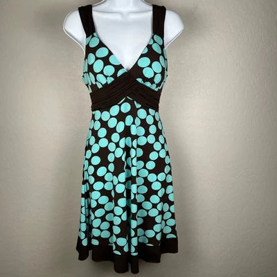 Vestido Speechless marrom e azul bolinhas gola V sem mangas amarrar costas - Imagem 1 de 4