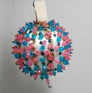 Pallina ornamento natalizio vintage anni 60/70 blu e rosa bianco raso perline 3,5" B06 - Foto 1 di 1