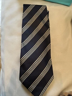 Corbata italiana de seda Charles Jourdan de diseñador negra y dorada Foto 1 de 4