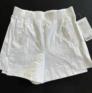 Lululemon Stretch Woven Relaxed Fit HR shorts 4” NWT Size M White High Rise - Picture 1 of 8