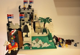 Lego Knights Castle: King's Mountain Fortress 6081. Good condition. 90s Vintage 