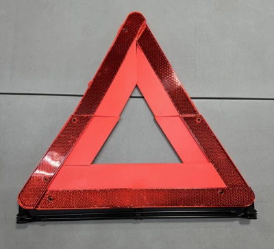 Audi A4 S4 A6 S6 RS6 OEM Maletero Peligro de Emergencia Carretera Advertencia Triángulo 4B5860251B Foto 1 de 4