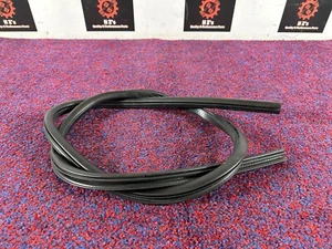 DODGE CHALLENGER SRT 6.4L 08-23 OEM LEFT OR RIGHT BOTTOM DOOR WEATHER RUBBER 24K - Bild 1 von 2