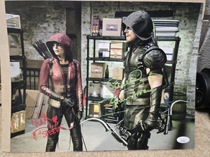 Stephen Amell & Willa Holland DUAL SIGNED 11x14 Foto #2! JSA COA! Pfeil! Speedy - Bild 1 von 3