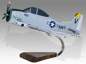 Avión de madera de escritorio North American AT-28D de la Marina de los Estados Unidos nuevo modelo a gran escala 1/32 - Imagen 1 de 13