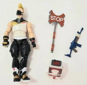 Fortnite Action Figuren 4 Inch mit Late Game Survival Kit, Raptor A.I.M. Omega - Bild 1 von 5