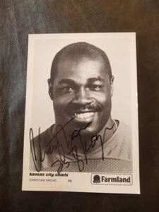 FOTO AUTOGRAFIADA DE CHRISTIAN OKOYE FARMLAND 5X17 BONITA JEFES DE CIUDAD DE KANSAS - Imagen 1 de 2