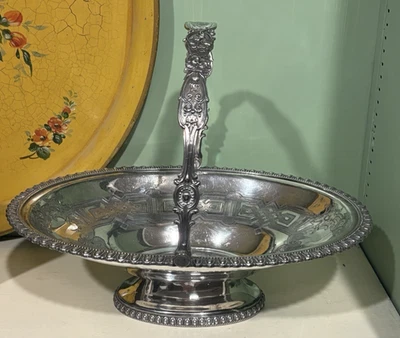 Antigua cesta nupcial Meriden Britannia de placa cuádruple #1865 mango ornamentado Foto 1 de 4