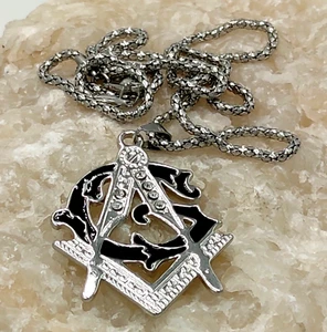 Ciondolo Massonico Compasso Acciaio Massoneria Collana Antica Libera Muratoria - Foto 1 di 2