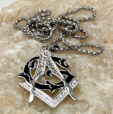 Ciondolo Massonico Compasso Acciaio Massoneria Collana Antica Libera Muratoria - Immagine 1 di 2