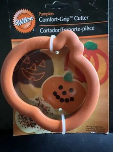 Wilton PUMPKIN Comfort Grip Stainless Steel Cookie Cutter 4" x 1-1/2" # 2310-595 - Picture 1 of 1