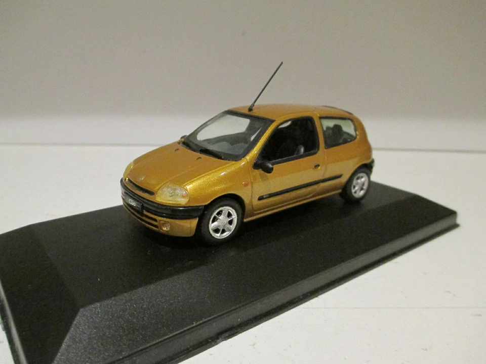 RENAULT CLIO 2 / II Jaune Or Gold 3 Portes Phase 1 de 1998 par VITESSE au 1/43 - Photo 1/4