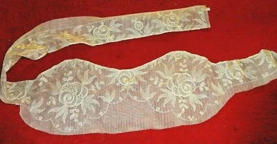 BELLE DENTELLE  ANCIENNE  POUR FAIRE UNE ENCOLURE - CALAIS OU CHANTILLY?? - Photo 1/4