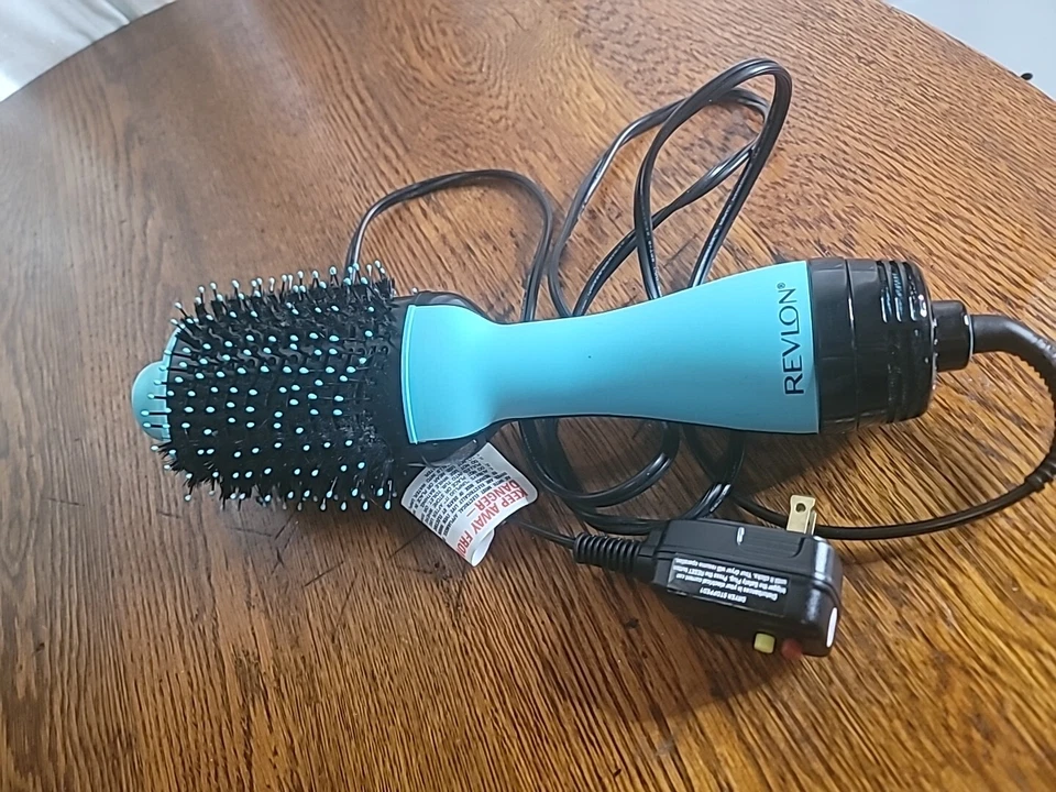 Secador de pelo Revlon Oval One Step Volumizer Plus, verde azulado *Usado Foto 1 de 4