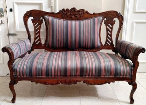ANTIQUE VICTORIAN CARVED WALNUT SETTEE Cover