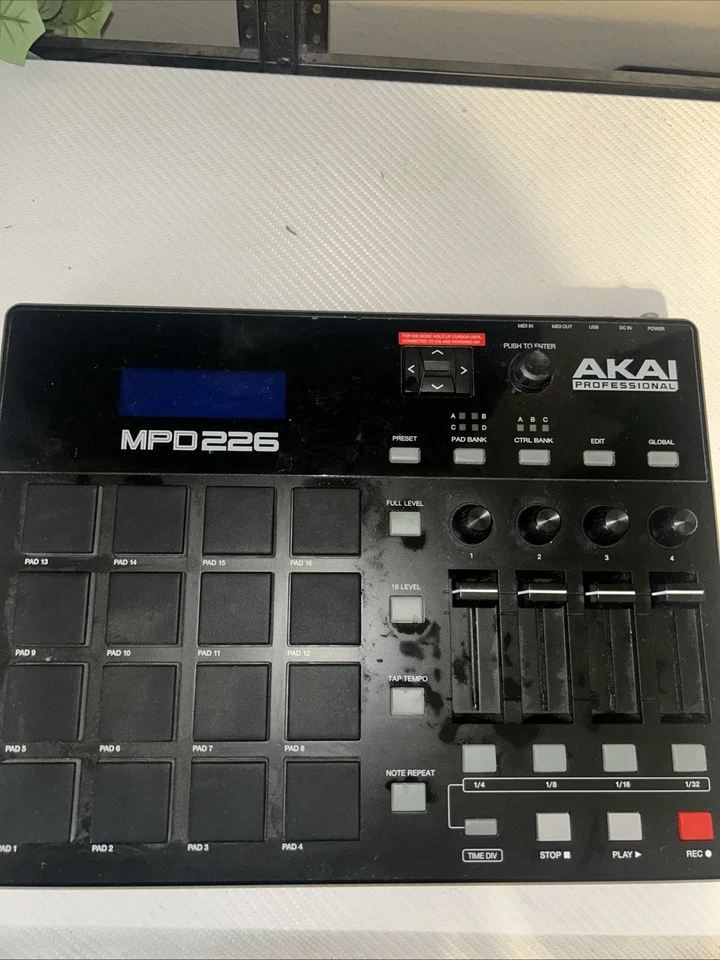Akai Professional MPD226 Midi Pad Controller with 16 MPC Pads - Image 1 of 1