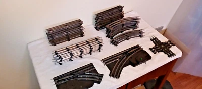 2 LIONEL MANUAL SWITCH TRACK 90° CROSSING TRACK 43 MISCELLANEOUS TRACKS O GAUGE - Image 1 of 4