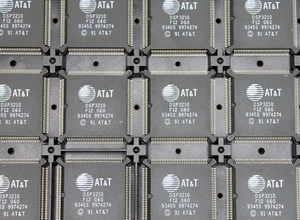 DSP3210F12060 AT&T 32-bit Bus Mastering Digital Signal Processor 132-Pin SMD - Picture 1 of 1