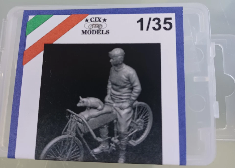 CIXMODELS CixM056 PILOT WITH PIG FOR HARLEY 1:35 (NO RESICAST) - Immagine 1 di 1