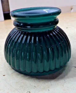 SMALL VINTAGE CASED GLASS STUDENT LAMP EMERALD GREEN LIGHT SHADE RIBBED - Picture 1 of 4