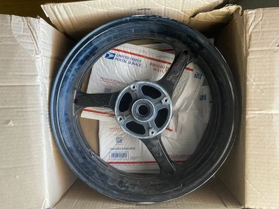 2005 年本田 CBR 1000 RR CBR1000 后轮直轮 — 第 1/3 张图片