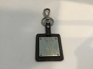 Schlüsselanhänger Tignanello Logo Ersatz Anhänger Gold auf Ledersockel F5 - Bild 1 von 6