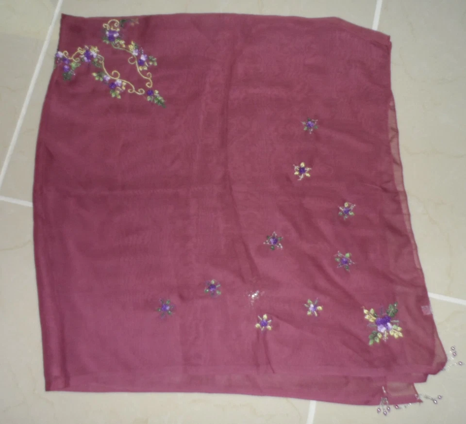 NUEVO Bufanda Cuadrada Algodón 42" Borgoña Verde Negro Blanco Bordado a Mano Cuentas Foto 1 de 1