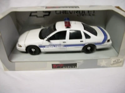 UT MODELS SEBRING POLICE 1/18 - Image 1 of 2
