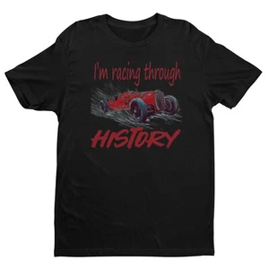 Camisa I'm Racing Through History, camiseta Car Guy, camiseta retro desgastada de viaje por carretera - Imagen 1 de 5