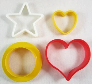 NOS Tupperware Lot of 4 Plastic Cookie Cutters, Biscuit, Star, Big & Small Heart - Picture 1 of 3