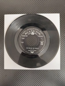 Skeeter Davis The End Of The World / Somebody Loves You - UK 7" Vinyl Single - Imagen 1 de 2