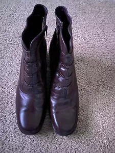 Womans Croft & Barrow Brown Leather Booties - Size 10M - Picture 1 of 2