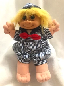 Russ 12" Troll Kidz bambola peluche vestito marinaio a righe occhi blu capelli gialli vintage - Foto 1 di 7