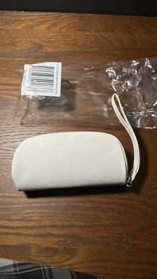 Estuche suave para gafas de sol Oakley blanco con cremallera con logotipo en relieve Foto 1 de 2