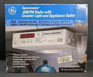 RADIO AM/FM Spacemaker GE, reloj de luz, toma de corriente 7-4232, debajo del gabinete - Imagen 1 de 11
