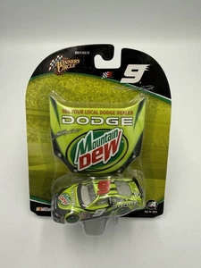 Winner’s Circle 1/64 NASCAR pressofuso #9 Mountain Dew Kasey Kahne con cappuccio 2004 nuovo con scatola - Foto 1 di 2