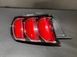 Ford Mustang S550 MK6 USA FR3B13B595BK RÜCKLICHT links Left Tail Light - Picture 1 of 4