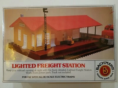 HO Bachmann Lighted Freight Station #46216 Unassembled Unopened Kit Vintage  - Image 1 of 2