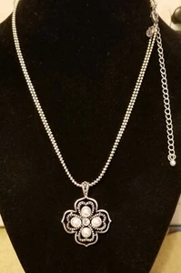 Premier Designs LONDON Antiqued Matte Silver Plated Faux Pearls/Crystal Necklace - Picture 1 of 6