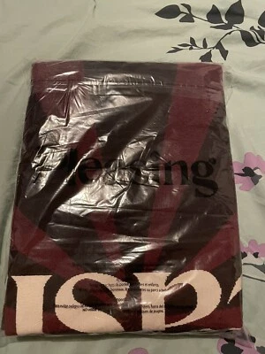 Toalla de playa Harry Styles agradable marrón y granate a rayas exclusiva emergente Foto 1 de 4