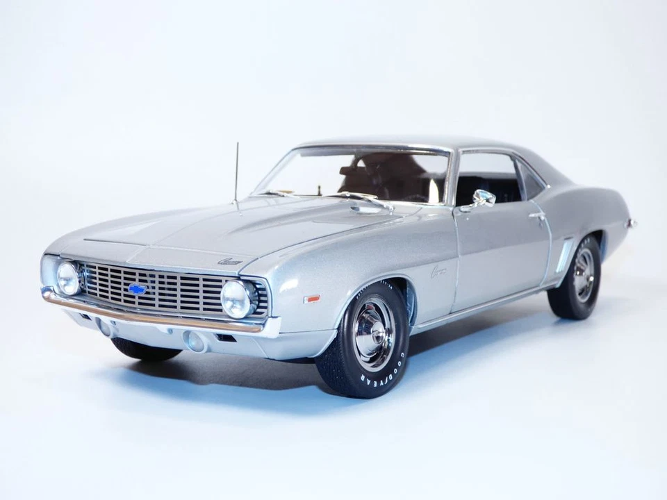 CHEVROLET CAMARO ZL1 1969 gris métallisé 1/18 Barrett Jackson Auction