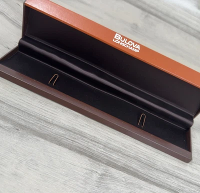 Caja de reloj Bulova Longchamp con caja de mostrador Foto 1 de 4