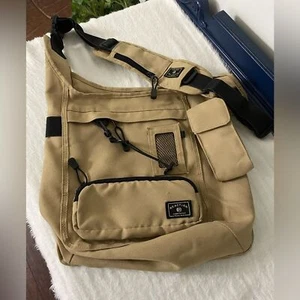 Borsa messenger a tracolla Reaction Kenneth Cole colore kaki - Foto 1 di 10