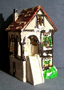 Dept 56 - Knob Hill House - Snow Village - 50559 - EUC - Picture 1 of 4