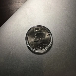 2001 D Kennedy Half Dollar In Coin Capsule - Picture 1 of 2