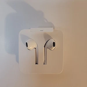 Original Apple iPhone EarPods With Lightning Connector OEM Plus 3.5mm Adapter - Photo 1 sur 8